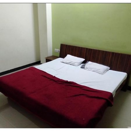 Hotel Adarsh, Удджайн Экстерьер фото