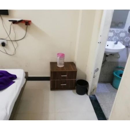 Hotel Adarsh, Удджайн Экстерьер фото