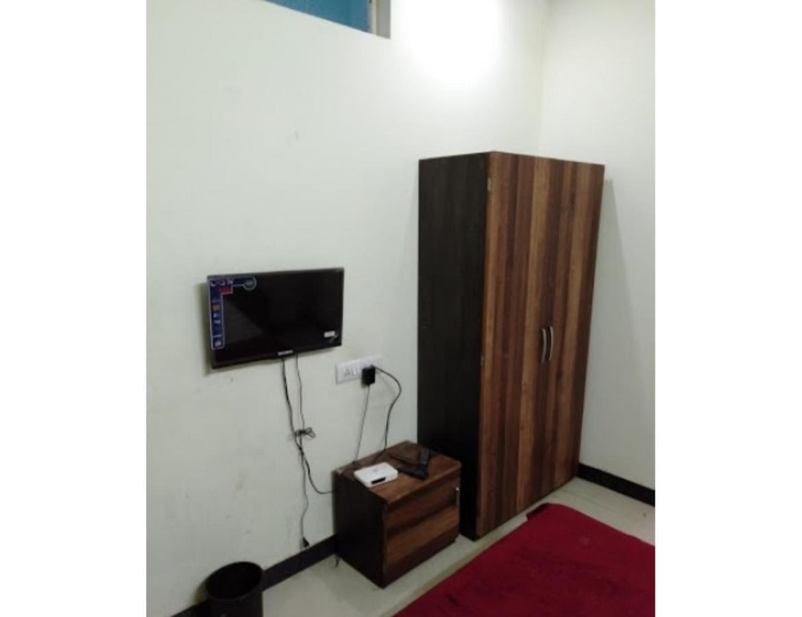 Hotel Adarsh, Удджайн Экстерьер фото
