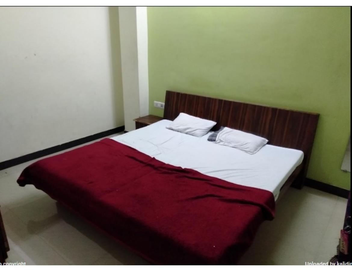 Hotel Adarsh, Удджайн Экстерьер фото