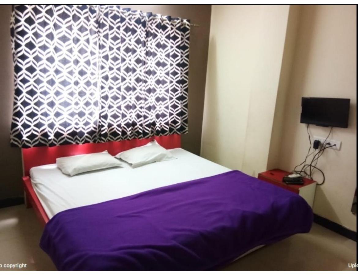 Hotel Adarsh, Удджайн Экстерьер фото